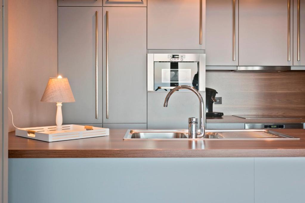 Montezuma Luxe Studio Met Frontaal Zeezicht Zonder Aparte Slaapkamer Apartment ออสเทนด์ ภายนอก รูปภาพ
