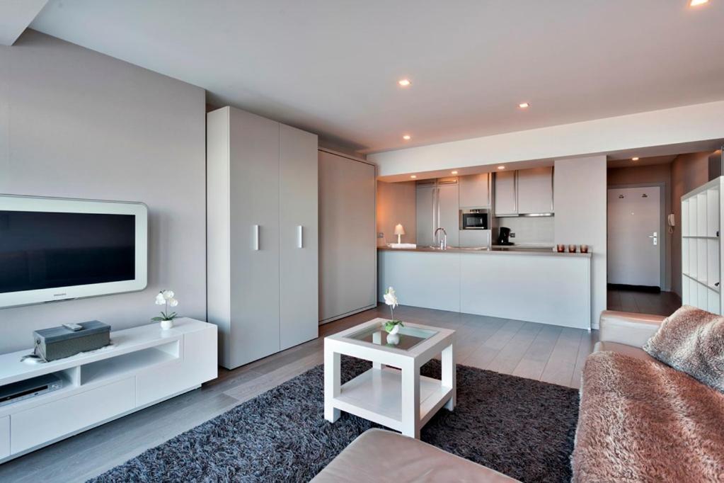 Montezuma Luxe Studio Met Frontaal Zeezicht Zonder Aparte Slaapkamer Apartment ออสเทนด์ ภายนอก รูปภาพ