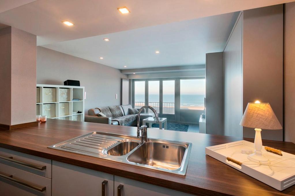 Montezuma Luxe Studio Met Frontaal Zeezicht Zonder Aparte Slaapkamer Apartment ออสเทนด์ ภายนอก รูปภาพ